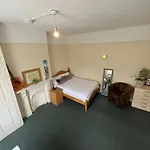 11 Tabor Grove Room 6